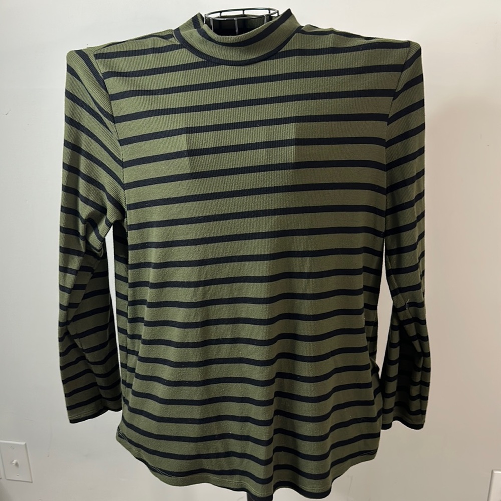 Green old navy sweater